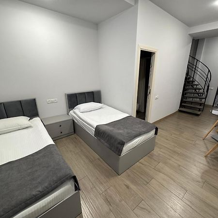 Hotel Lux Plaza à P'arak'ar Extérieur photo