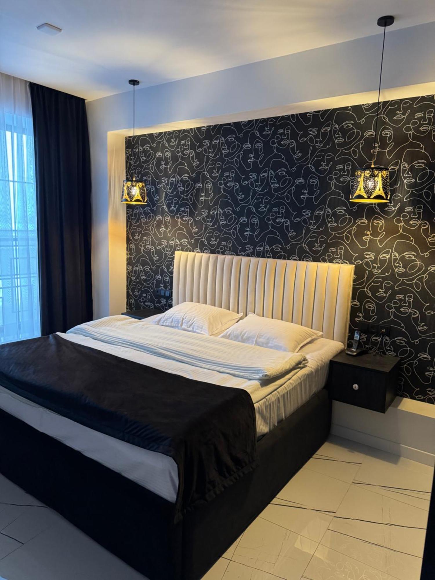 Hotel Lux Plaza à P'arak'ar Extérieur photo