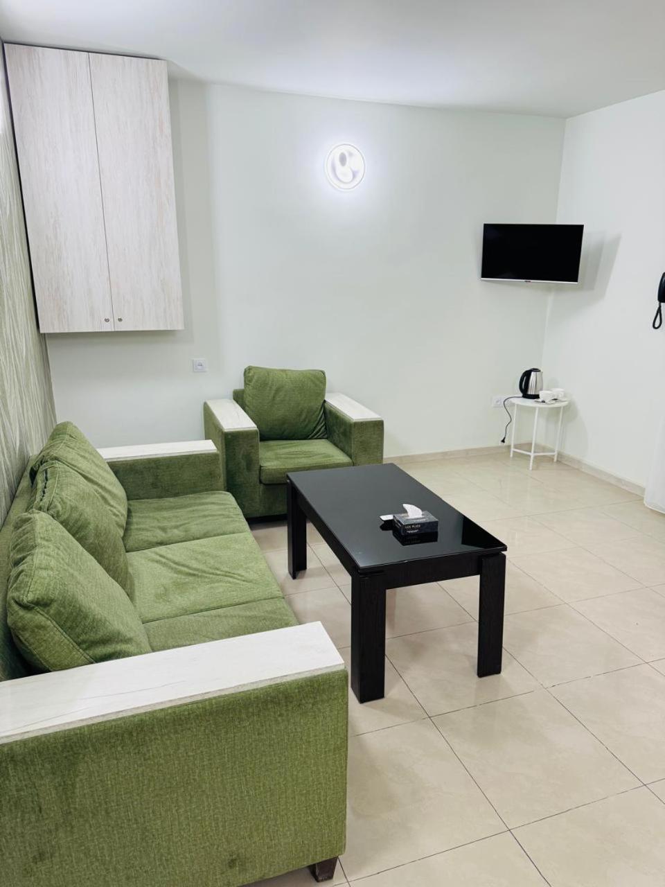 Hotel Lux Plaza à P'arak'ar Extérieur photo